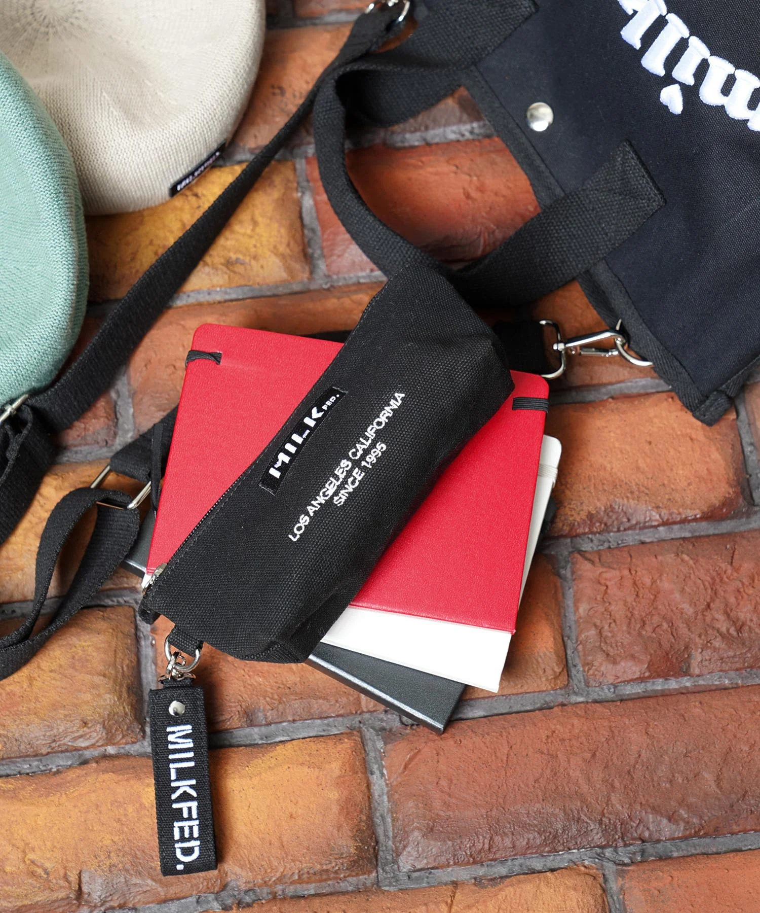 【LIFE STYLE】EMBROIDERED BAR PENCIL CASE MILKFED. - Image 3