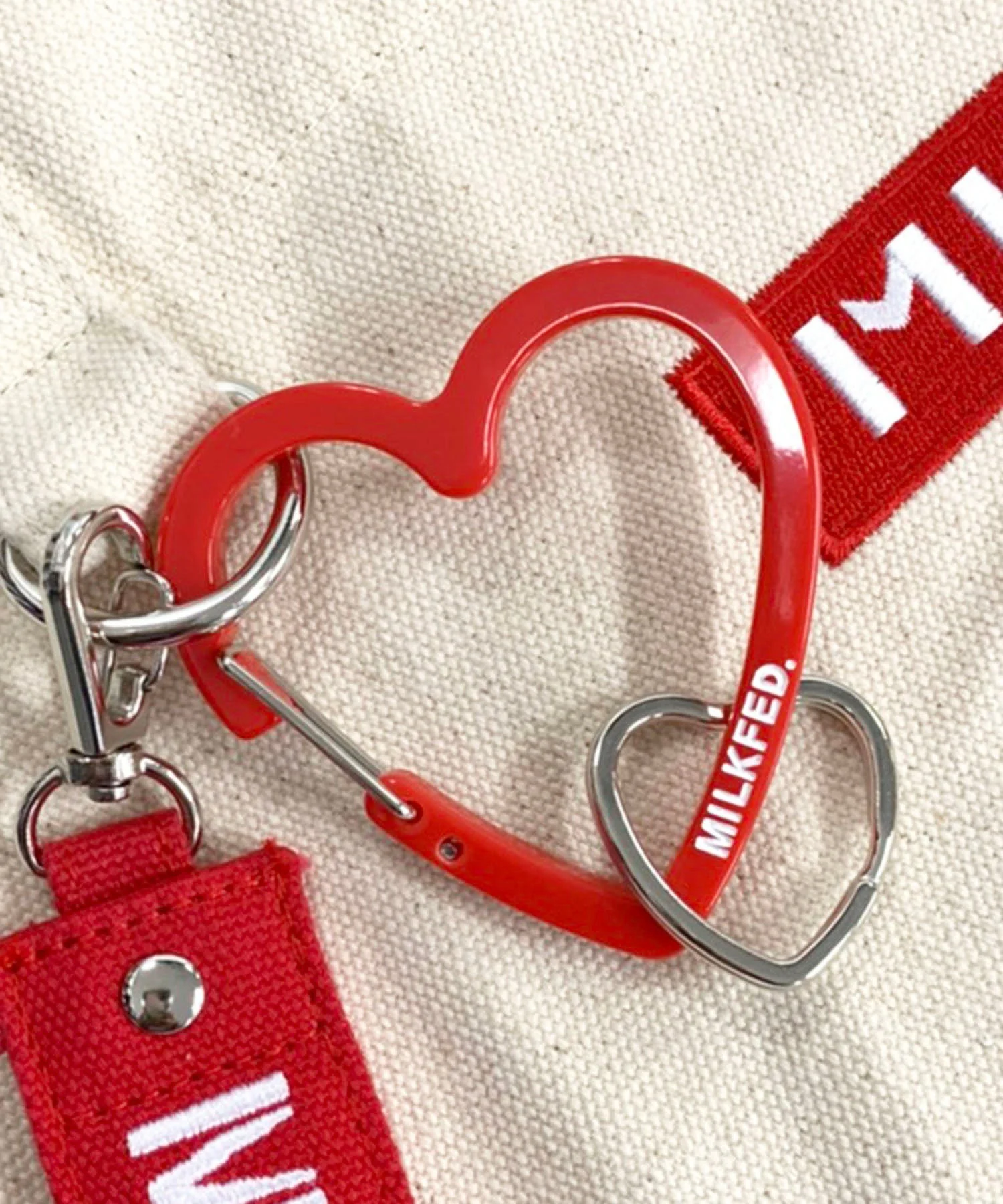 NEO HEART CARABINER MILKFED. - Image 12