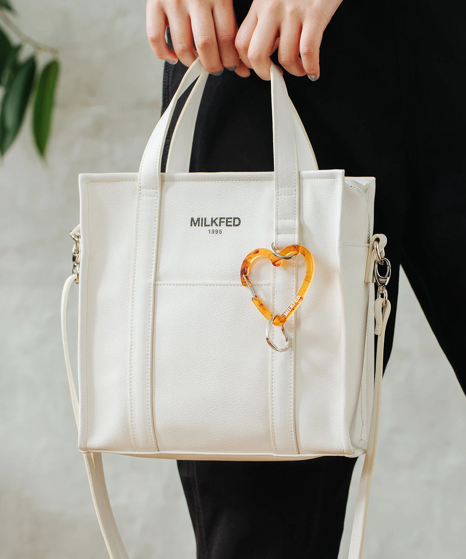 NEO HEART CARABINER MILKFED. - Image 18