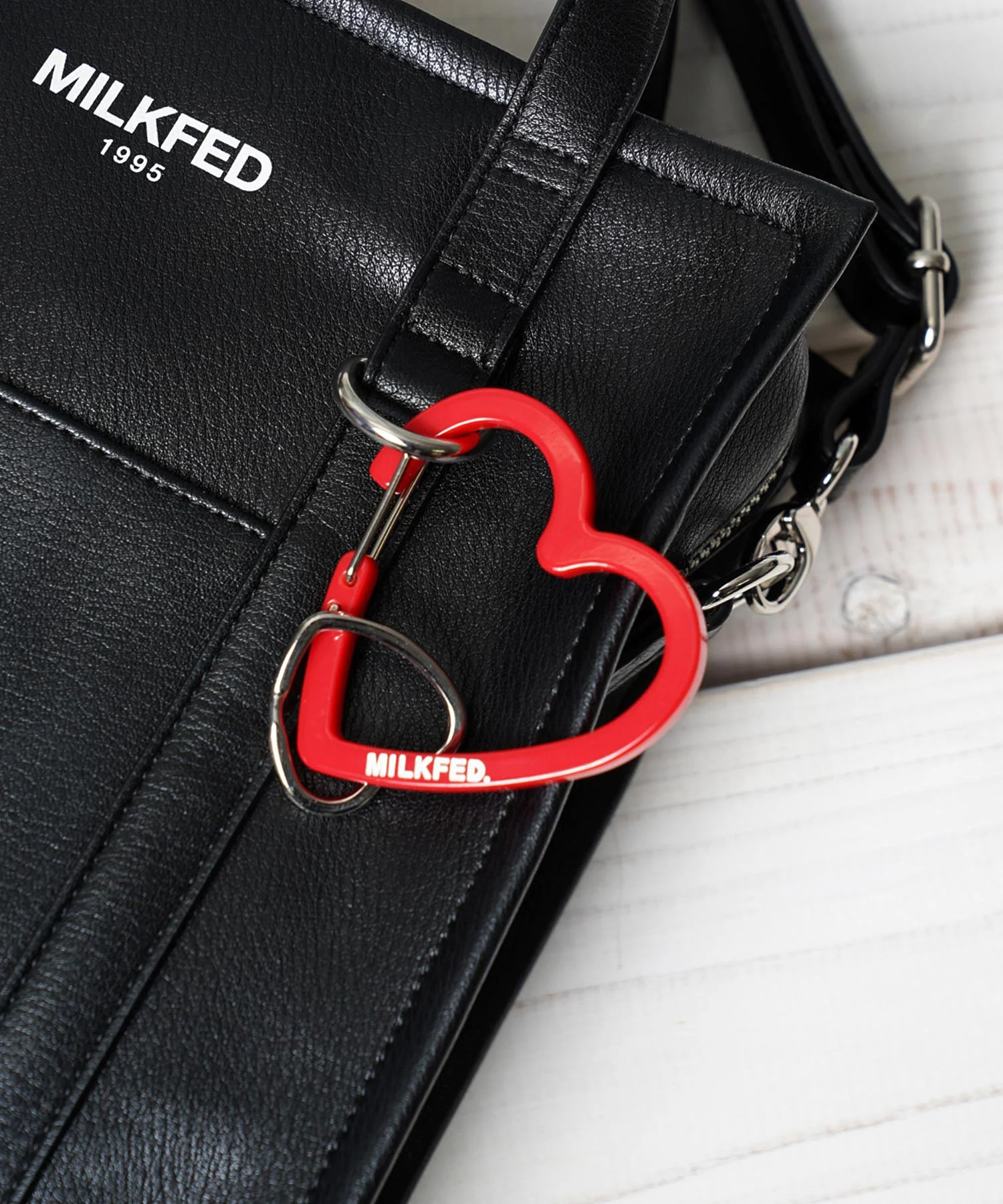 NEO HEART CARABINER MILKFED. - Image 5