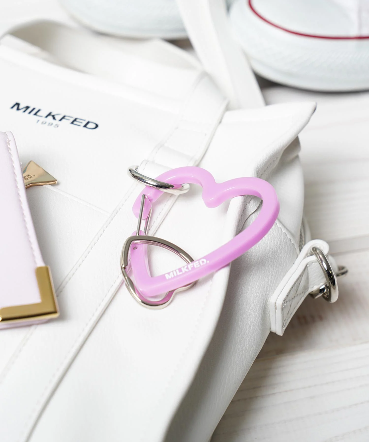 NEO HEART CARABINER MILKFED. - Image 8