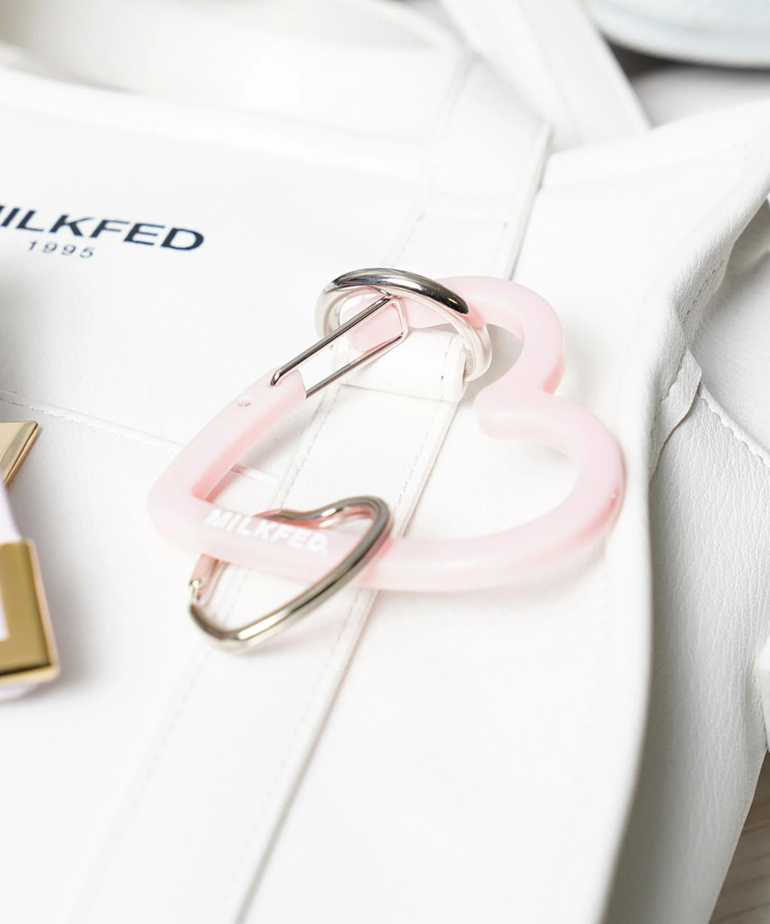 NEO HEART CARABINER MILKFED. - Image 9