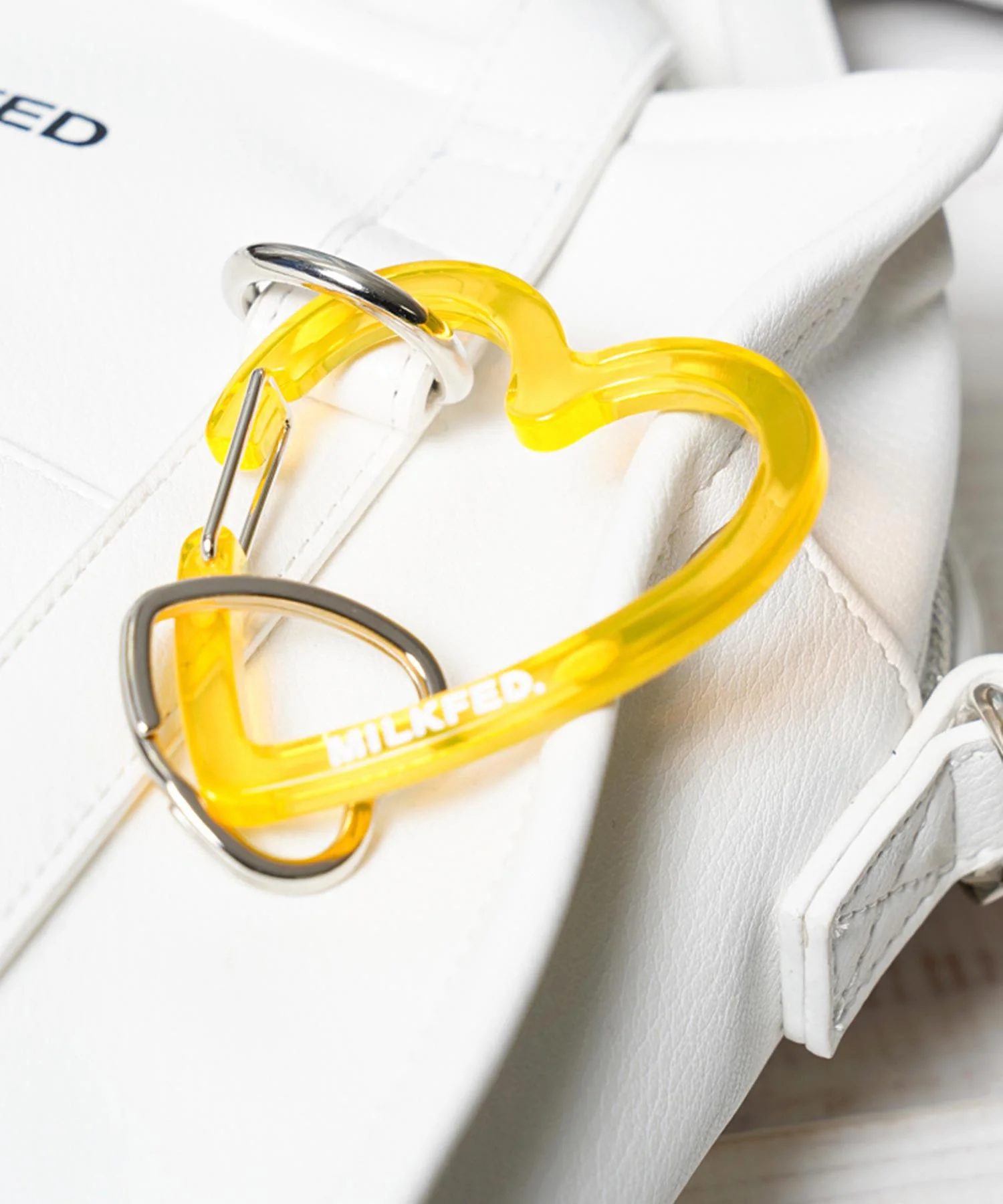 NEO NEON HEART CARABINER MILKFED. - Image 3