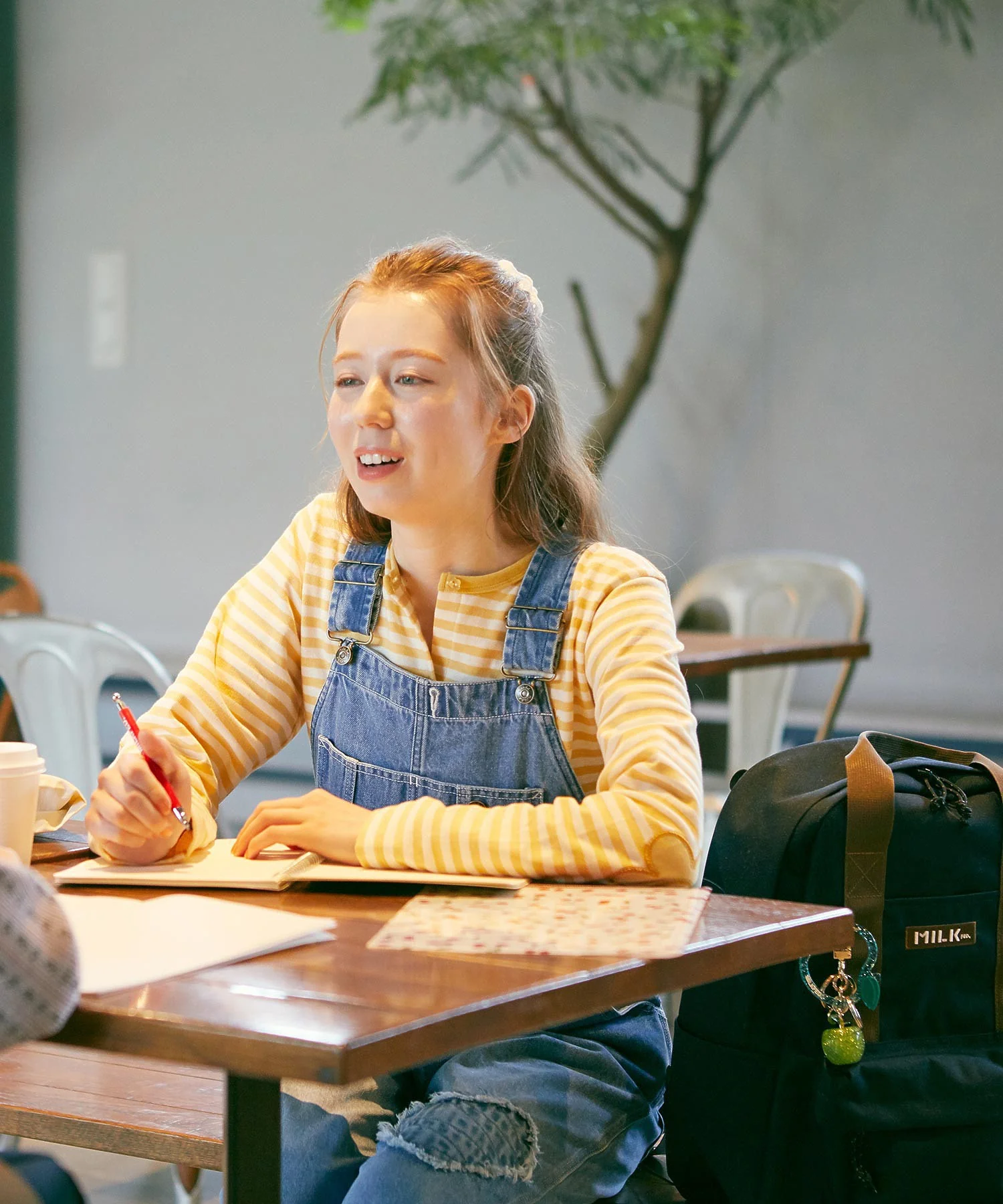 GLITTER APPLE CARABINER - Image 26