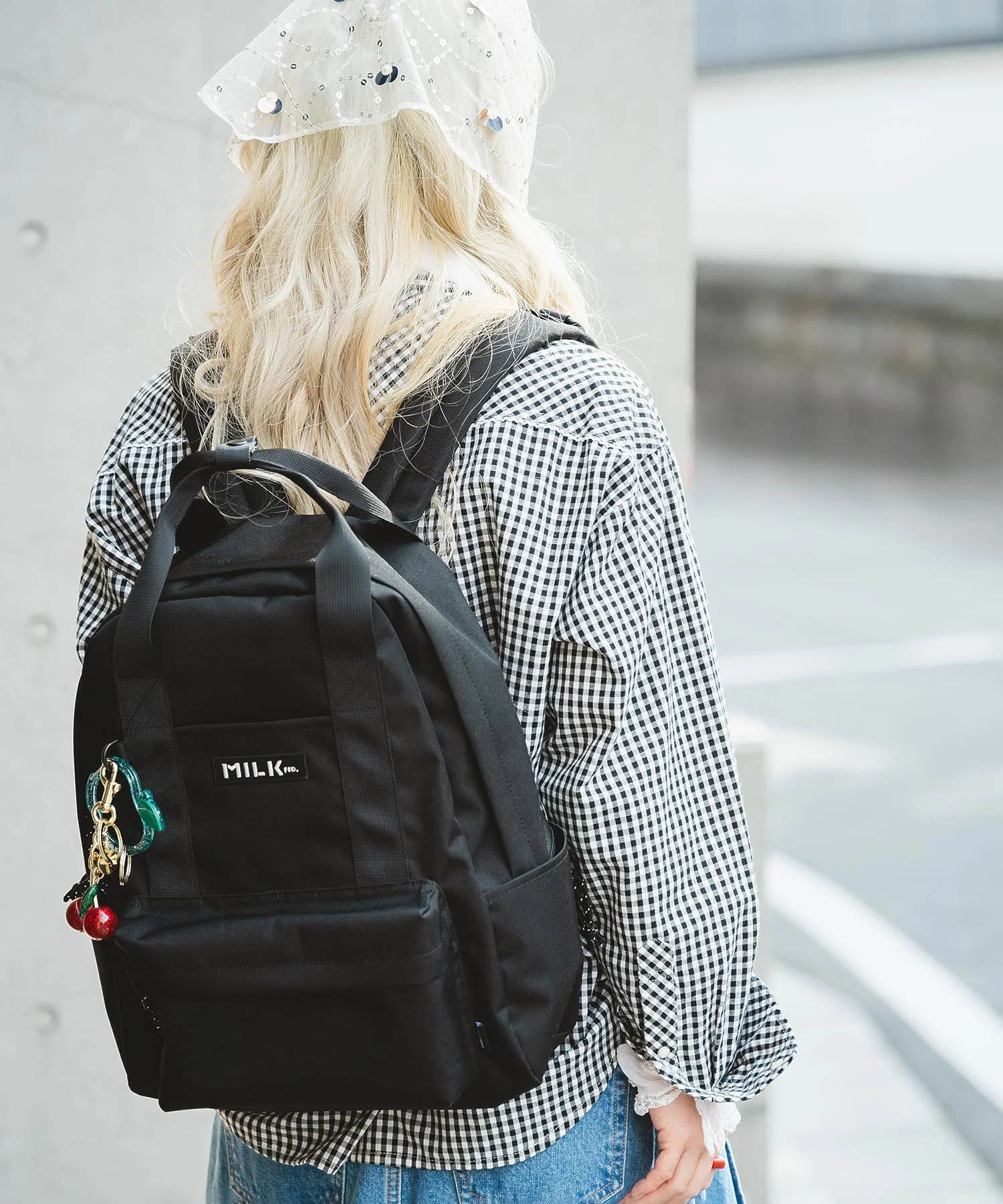 GLITTER APPLE CARABINER - Image 27