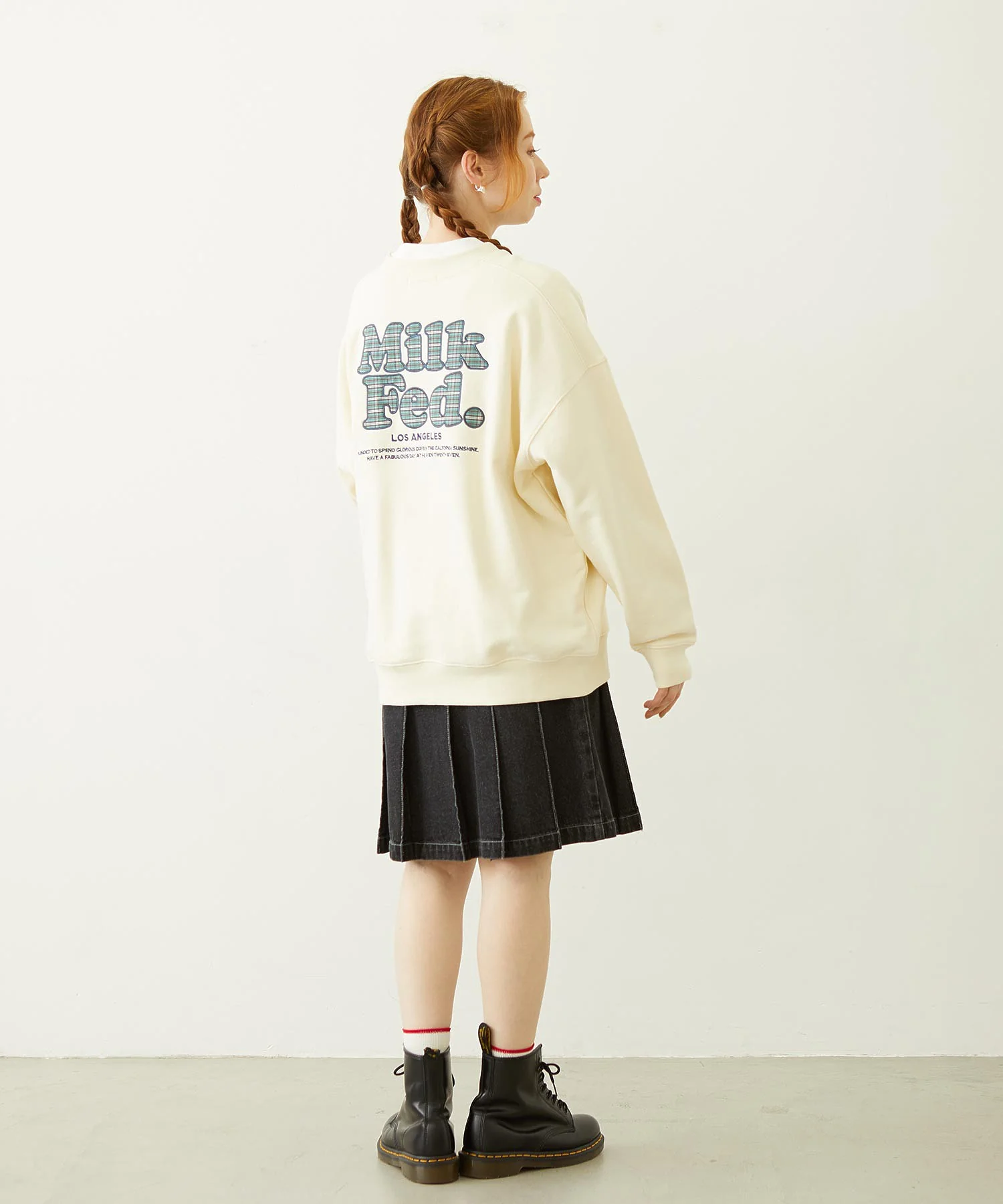 MILKFED. PLAID LOGO WIDE CREW SWEAT - Image 12