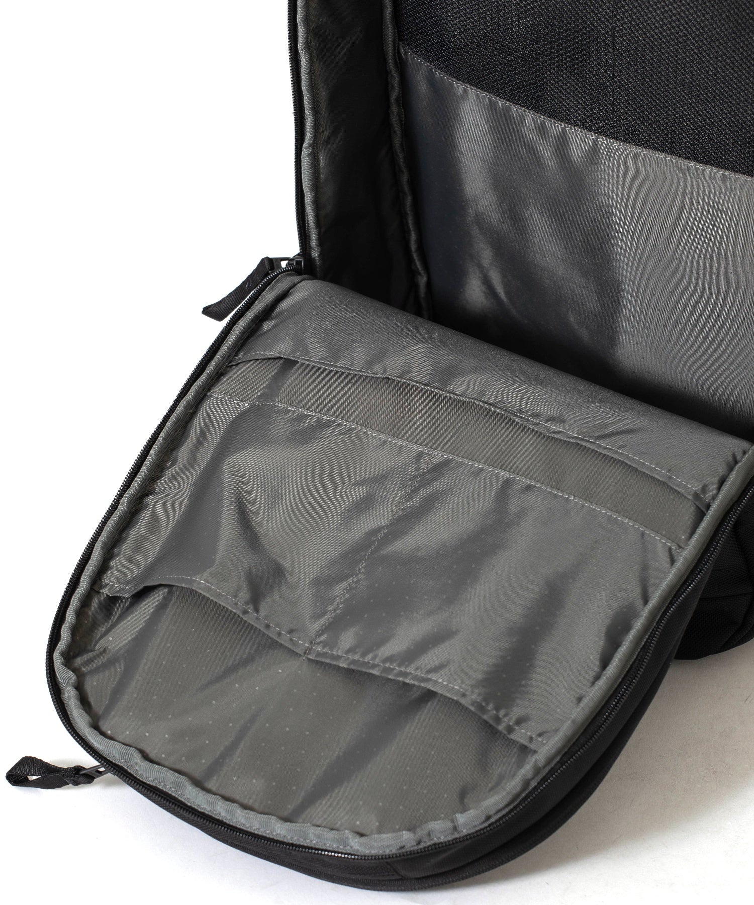 Incase Tracks Backpack 18L-Black - Image 15