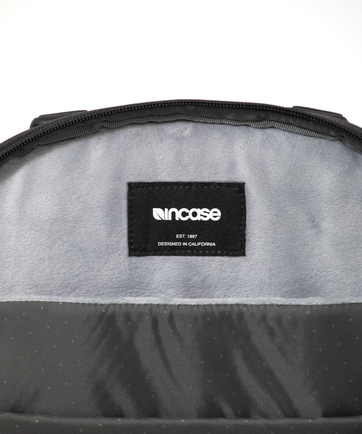 Incase Tracks Backpack 18L-Black - Image 18