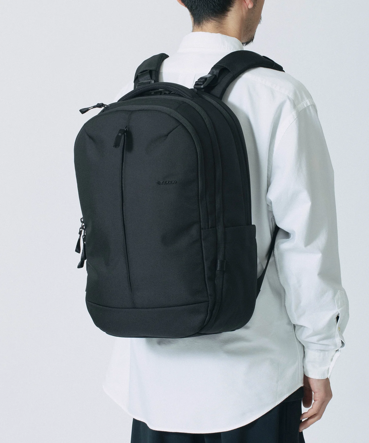 Incase Tracks Backpack 18L-Black - Image 22