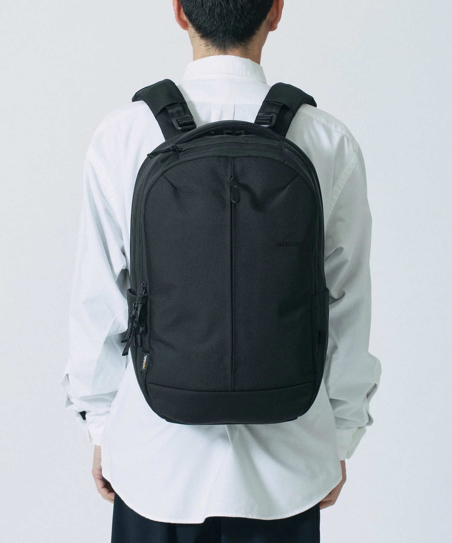 Incase Tracks Backpack 18L-Black - Image 23