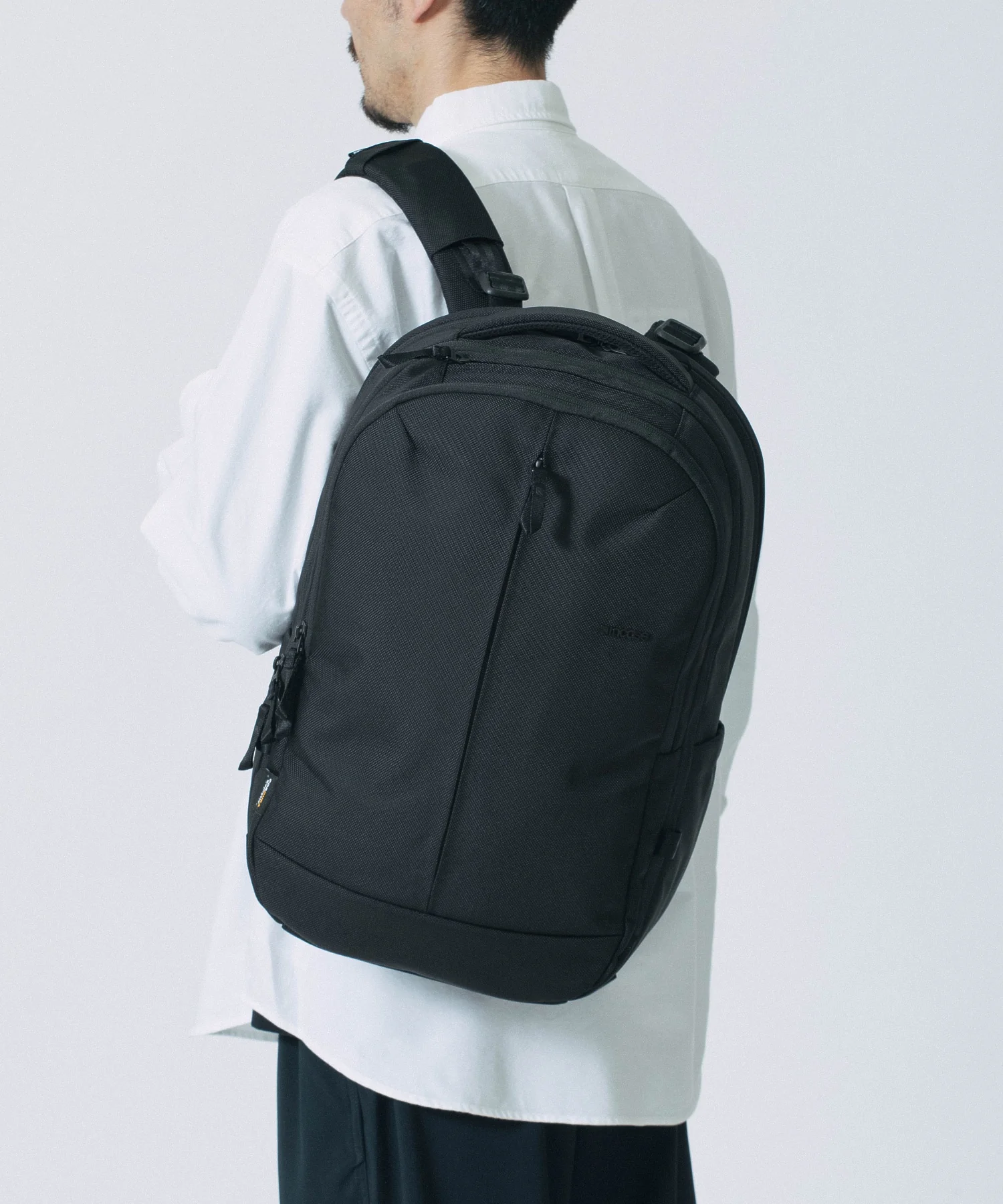 Incase Tracks Backpack 18L-Black - Image 25