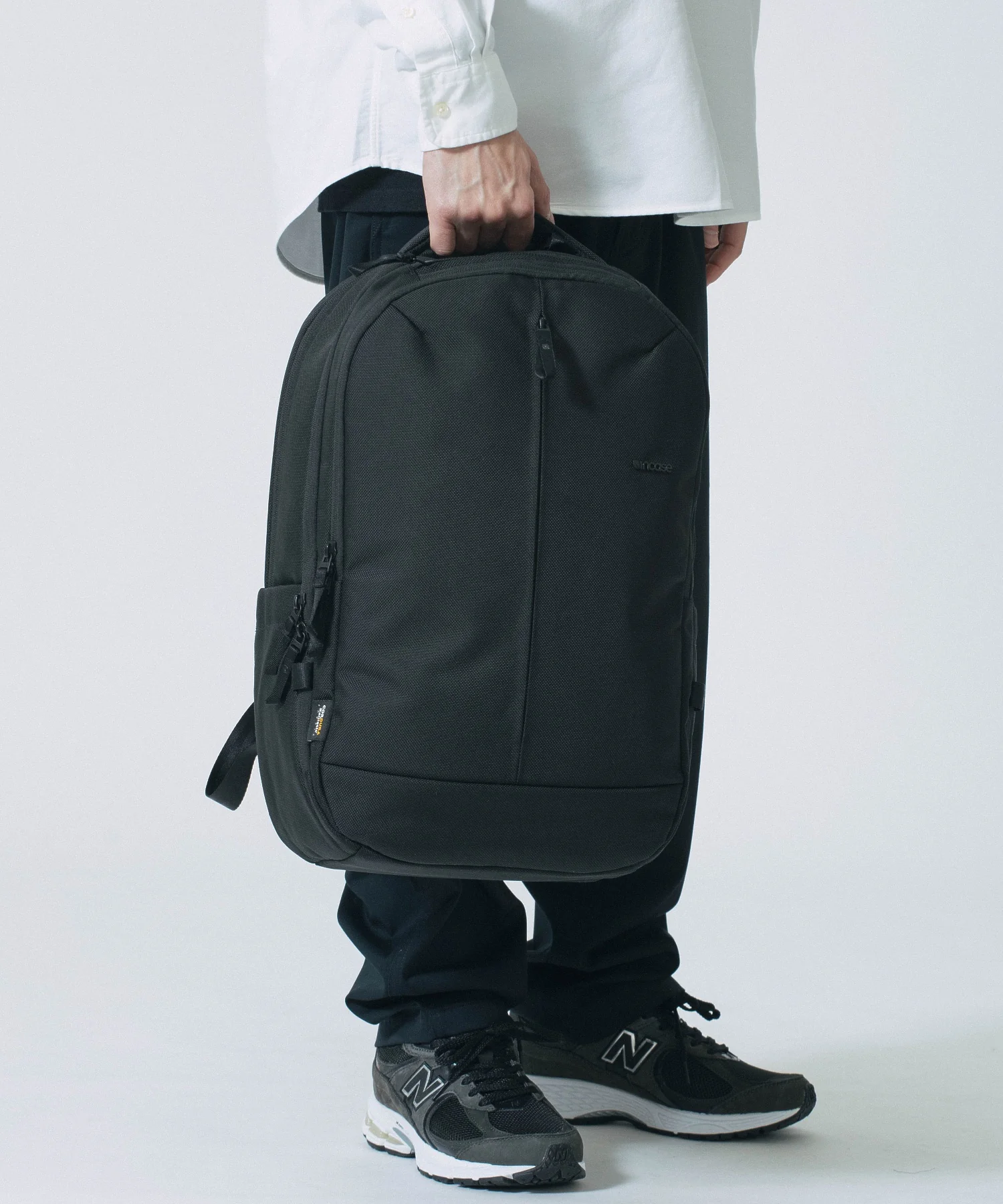 Incase Tracks Backpack 18L-Black - Image 27
