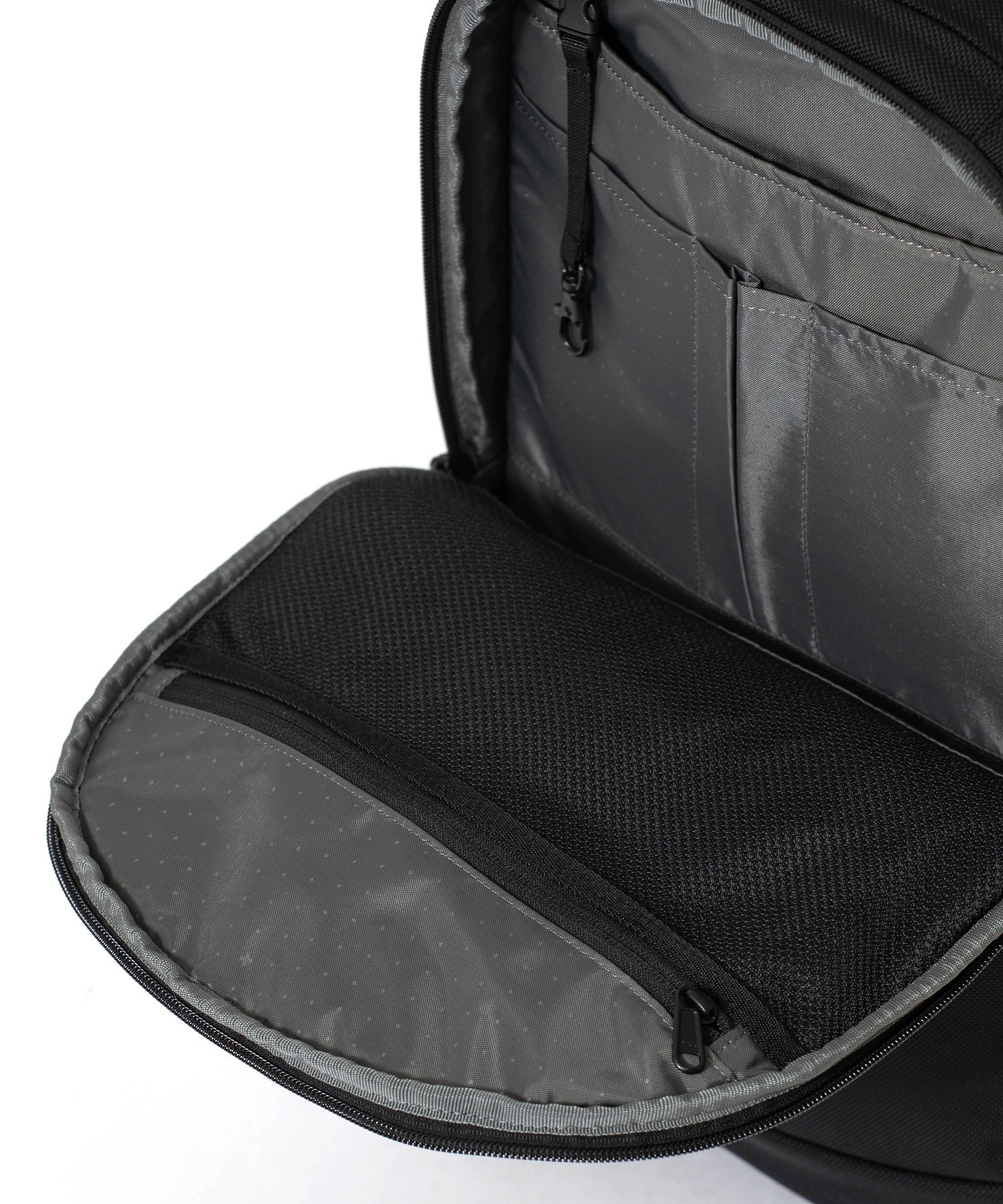 Incase Tracks Backpack 25L-Black - Image 12