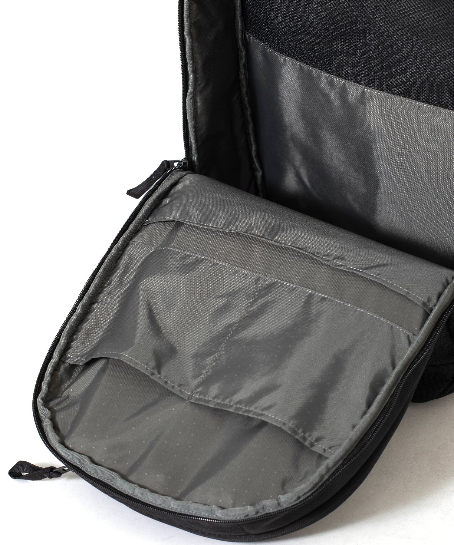 Incase Tracks Backpack 25L-Black - Image 13