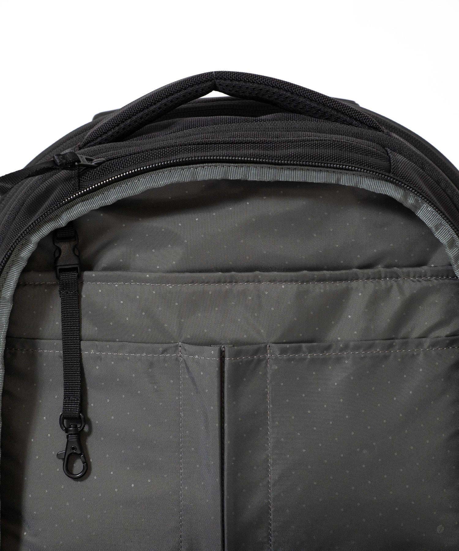Incase Tracks Backpack 25L-Black - Image 17