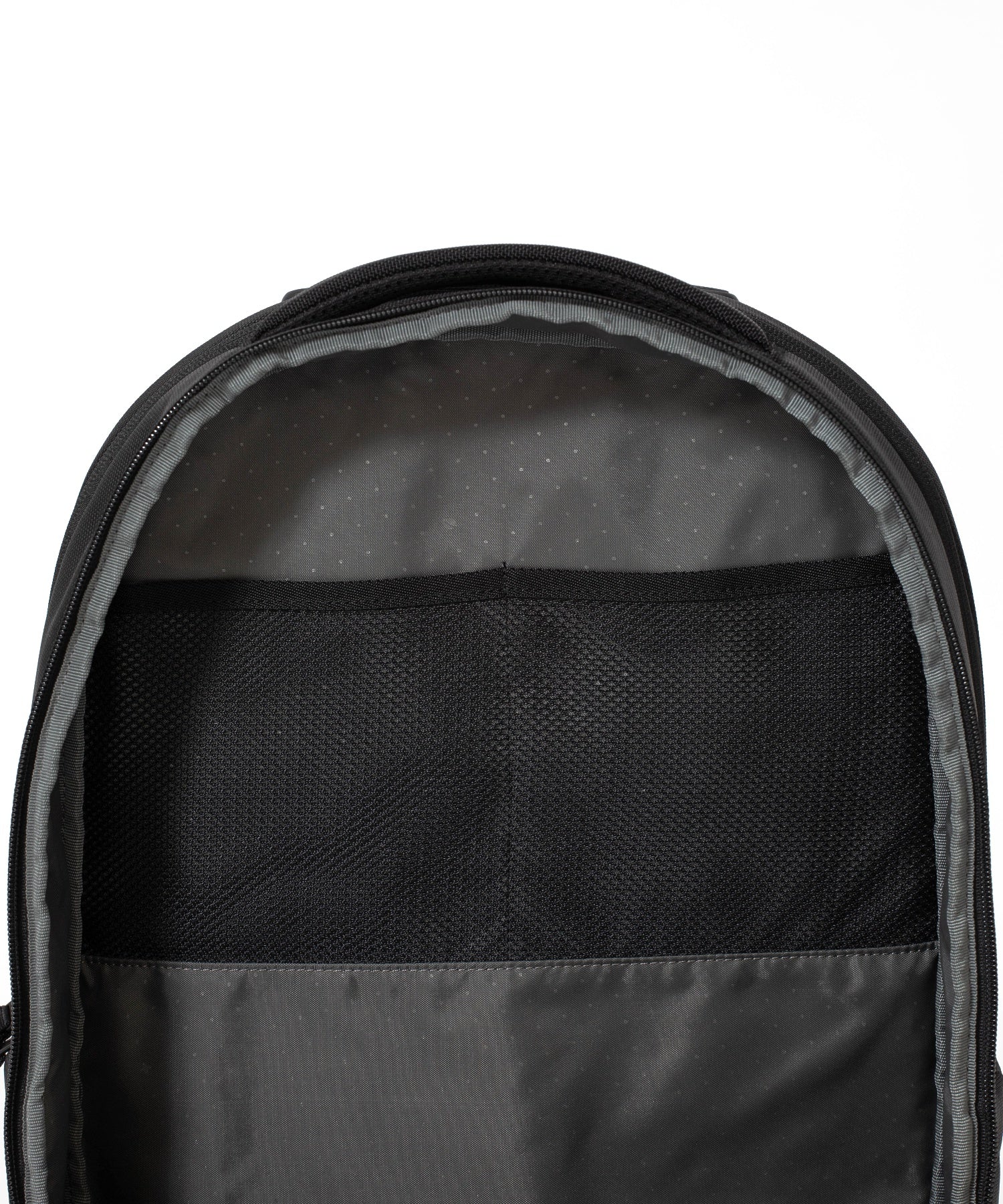 Incase Tracks Backpack 25L-Black - Image 18