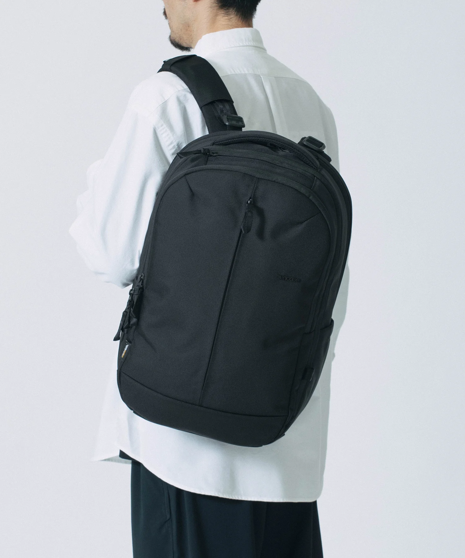 Incase Tracks Backpack 25L-Black - Image 22