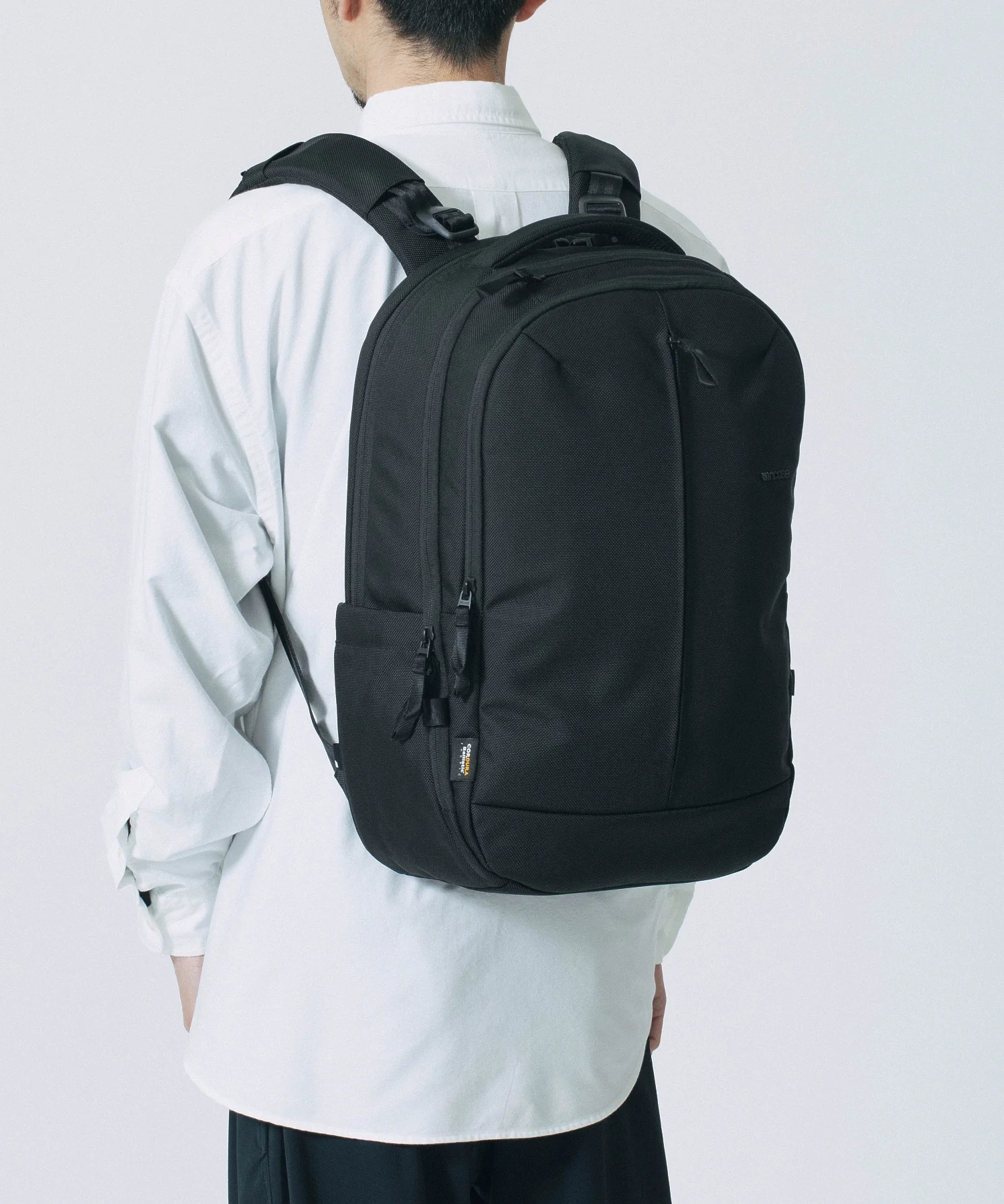 Incase Tracks Backpack 25L-Black - Image 24