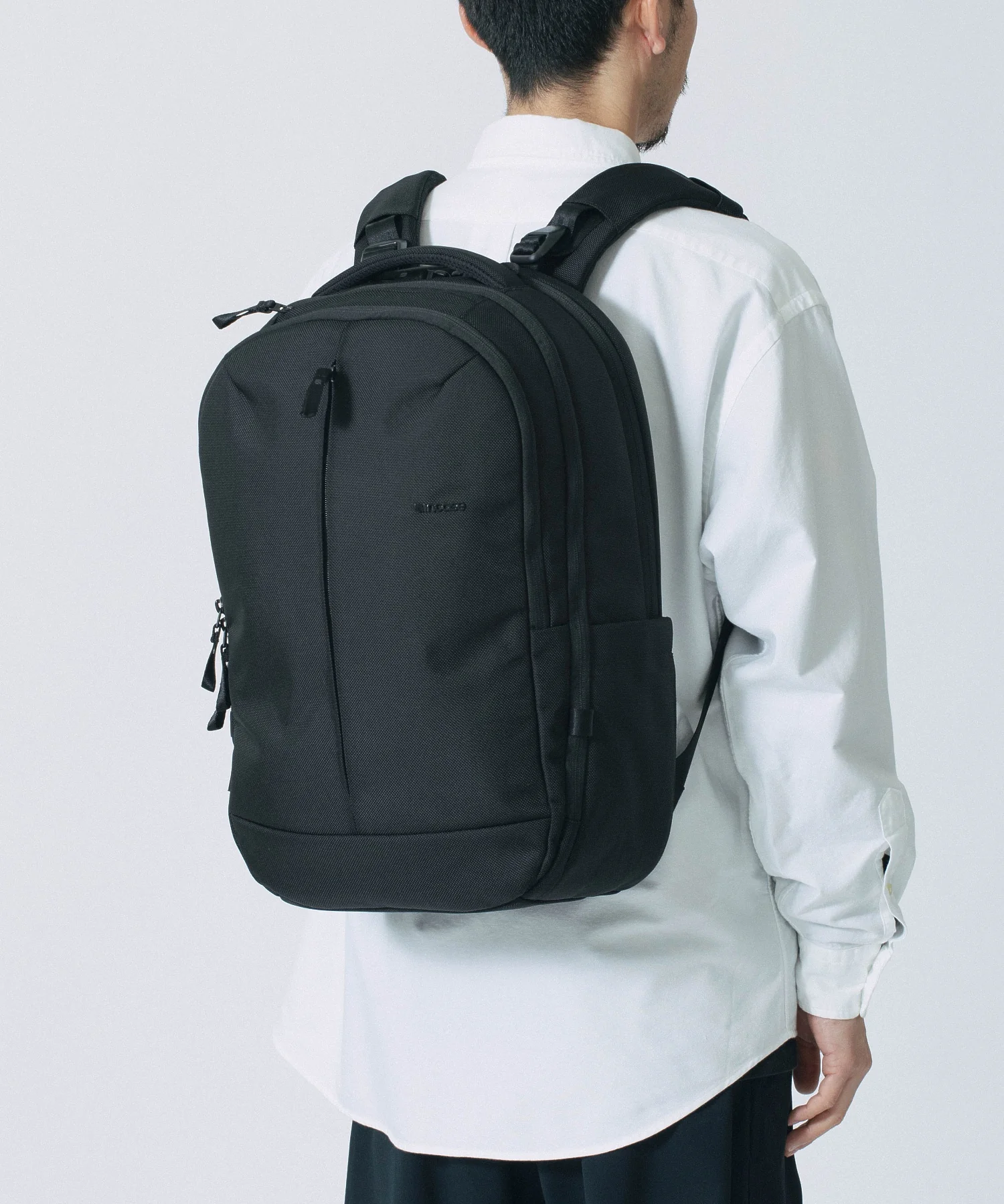 Incase Tracks Backpack 25L-Black - Image 25
