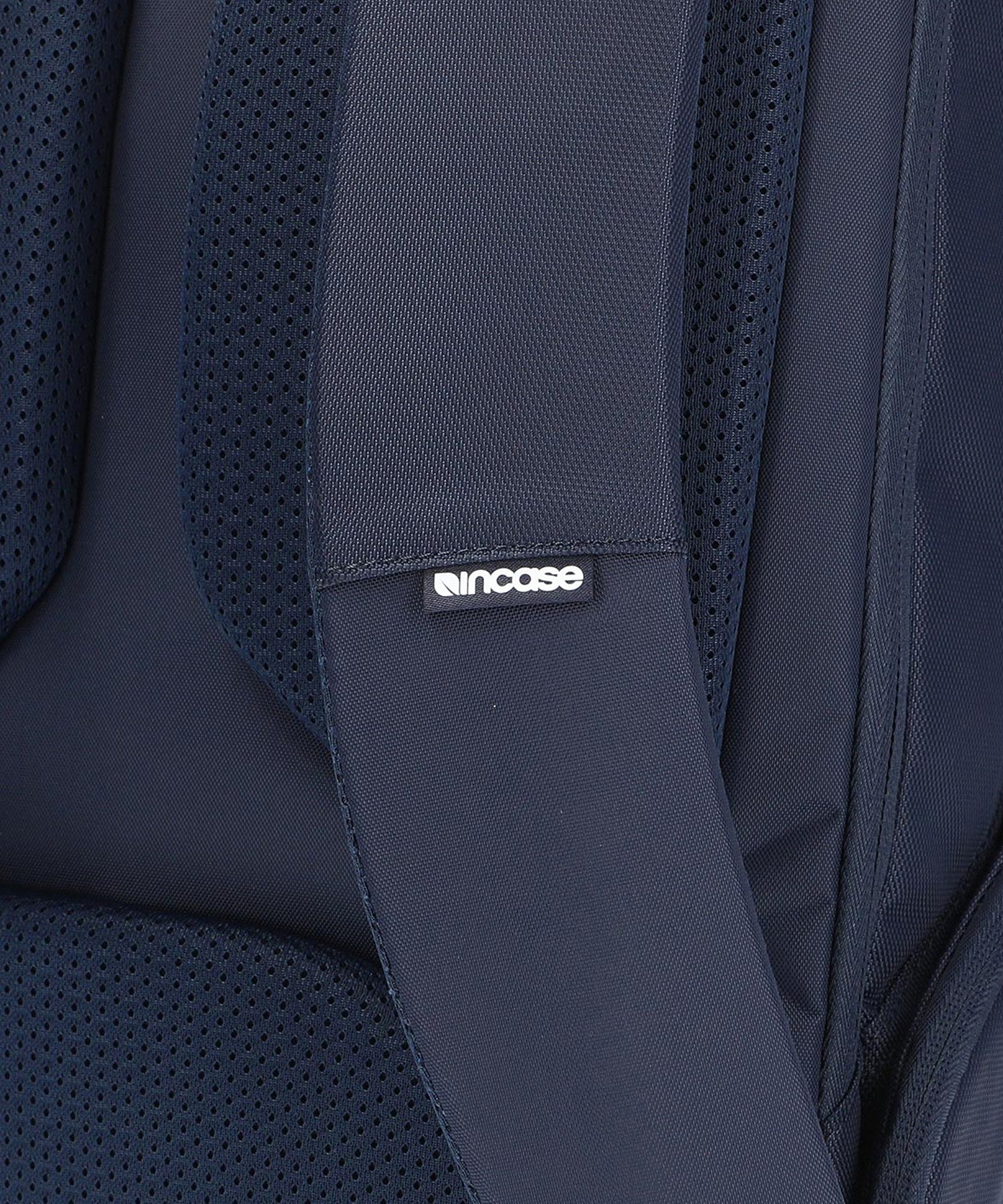 INBP10052-NVYINCASE ICON SLIM PACK - NYLON - Image 7